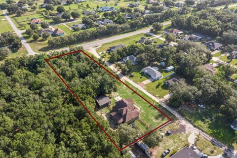 House in Eustis, Florida 5 bedrooms, 257.34 sq.m. № 2210392 - photo 2