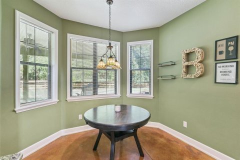 House in Eustis, Florida 5 bedrooms, 257.34 sq.m. № 2210392 - photo 12