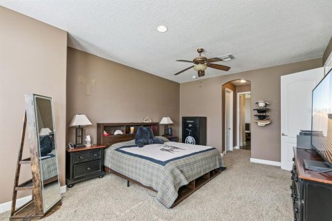 House in Eustis, Florida 5 bedrooms, 257.34 sq.m. № 2210392 - photo 17