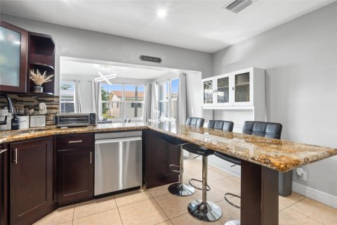 House in Tamarac, Florida 2 bedrooms, 92.81 sq.m. № 1861814 - photo 12
