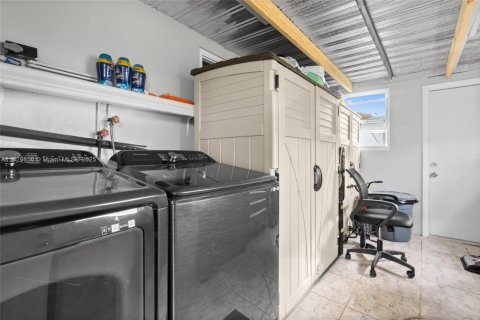 House in Tamarac, Florida 2 bedrooms, 92.81 sq.m. № 1861814 - photo 20
