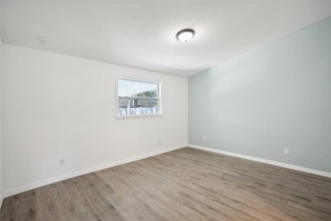 Casa en venta en Land O' Lakes, Florida, 5 dormitorios, 160.07 m2 № 1736410 - foto 15