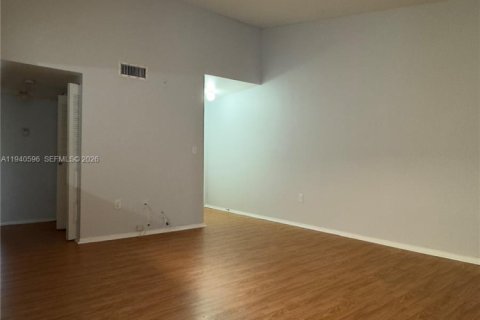 Condominio en alquiler en Oakland Park, Florida, 1 dormitorio, 77.48 m2 № 1997726 - foto 9