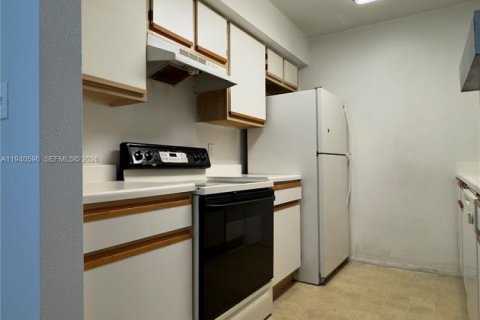 Condominio en alquiler en Oakland Park, Florida, 1 dormitorio, 77.48 m2 № 1997726 - foto 8