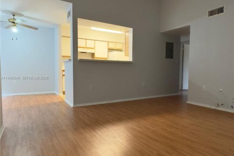 Condominio en alquiler en Oakland Park, Florida, 1 dormitorio, 77.48 m2 № 1997726 - foto 2