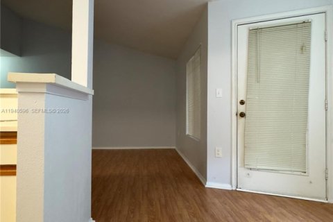 Condominio en alquiler en Oakland Park, Florida, 1 dormitorio, 77.48 m2 № 1997726 - foto 4