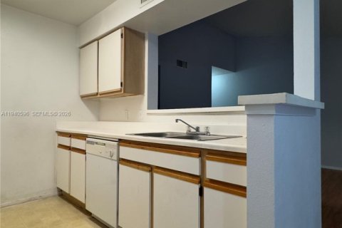 Condominio en alquiler en Oakland Park, Florida, 1 dormitorio, 77.48 m2 № 1997726 - foto 7