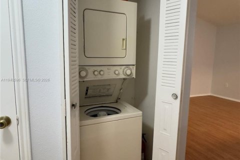 Condominio en alquiler en Oakland Park, Florida, 1 dormitorio, 77.48 m2 № 1997726 - foto 11