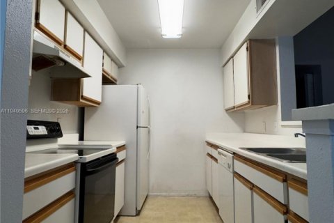 Condominio en alquiler en Oakland Park, Florida, 1 dormitorio, 77.48 m2 № 1997726 - foto 5