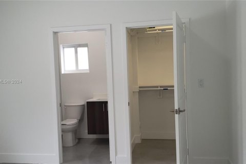 Villa ou maison à vendre à Miami, Floride: 5 chambres, 133.78 m2 № 1940405 - photo 24