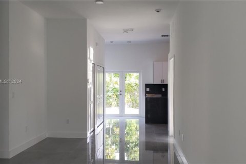 Villa ou maison à vendre à Miami, Floride: 5 chambres, 133.78 m2 № 1940405 - photo 28