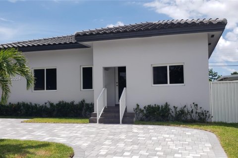 Villa ou maison à Miami, Floride 5 chambres, 133.78 m2 № 1940405