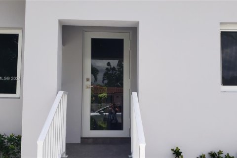 Villa ou maison à vendre à Miami, Floride: 5 chambres, 133.78 m2 № 1940405 - photo 4