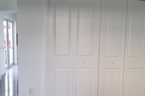 Villa ou maison à vendre à Miami, Floride: 5 chambres, 133.78 m2 № 1940405 - photo 22