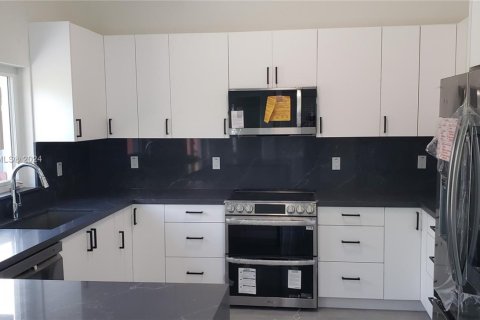 Villa ou maison à vendre à Miami, Floride: 5 chambres, 133.78 m2 № 1940405 - photo 14