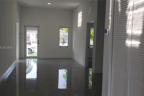 Villa ou maison à vendre à Miami, Floride: 5 chambres, 133.78 m2 № 1940405 - photo 26