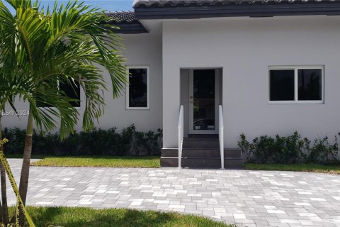 Villa ou maison à vendre à Miami, Floride: 5 chambres, 133.78 m2 № 1940405 - photo 5
