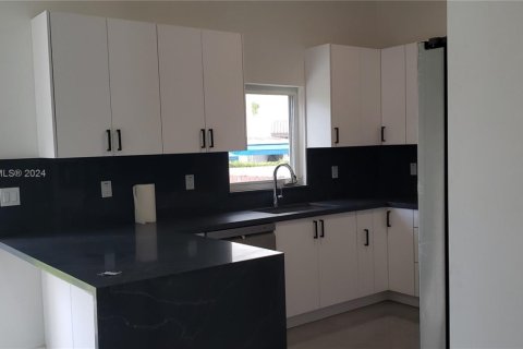 Villa ou maison à vendre à Miami, Floride: 5 chambres, 133.78 m2 № 1940405 - photo 11