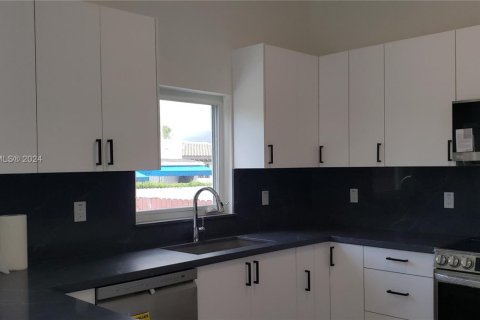 Villa ou maison à vendre à Miami, Floride: 5 chambres, 133.78 m2 № 1940405 - photo 13