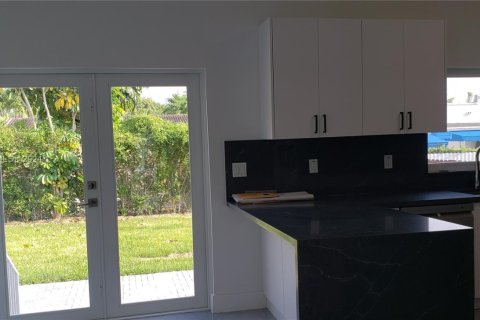 Villa ou maison à vendre à Miami, Floride: 5 chambres, 133.78 m2 № 1940405 - photo 17