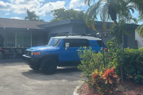 House in Sunrise, Florida 4 bedrooms, 152.55 sq.m. № 1970530 - photo 3