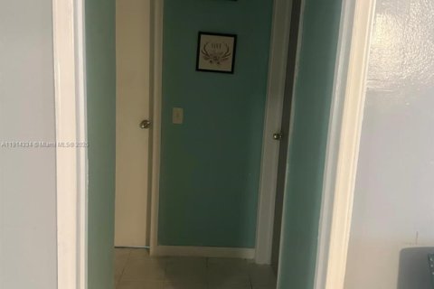 House in Sunrise, Florida 4 bedrooms, 152.55 sq.m. № 1970530 - photo 9