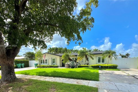 Villa ou maison à vendre à Cutler Bay, Floride: 4 chambres, 213.49 m2 № 1977325 - photo 3