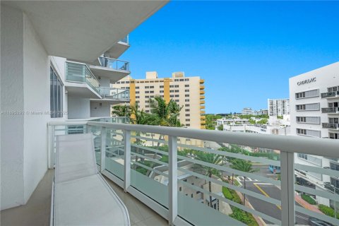 Copropriété à louer à Miami Beach, Floride: 2 chambres, 112.6 m2 № 1947226 - photo 24