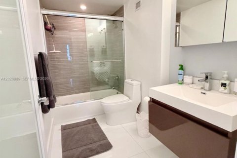 Condo in Miami Beach, Florida, 2 bedrooms  № 2183463 - photo 6