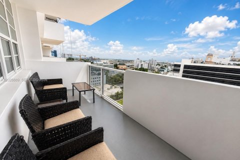 Condo in Miami Beach, Florida, 2 bedrooms  № 2183463 - photo 17