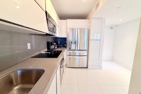 Condo in Miami Beach, Florida, 2 bedrooms  № 2183463 - photo 4