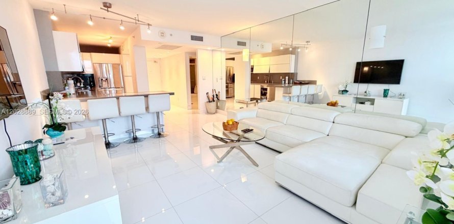 Condo in Miami Beach, Florida, 2 bedrooms  № 2183463
