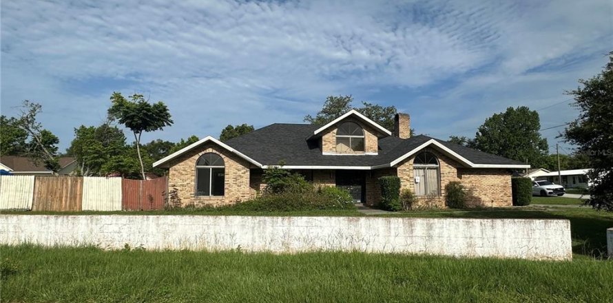 House in Deltona, Florida 3 bedrooms, 196.21 sq.m. № 1909604
