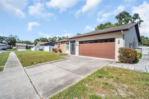 House in Palm Harbor, Florida 3 bedrooms, 144.56 sq.m. № 1875828 - photo 2
