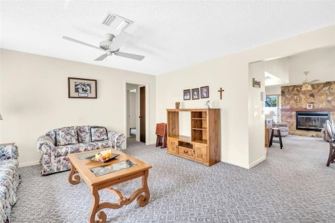 House in Palm Harbor, Florida 3 bedrooms, 144.56 sq.m. № 1875828 - photo 9