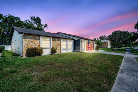 House in Palm Harbor, Florida 3 bedrooms, 144.56 sq.m. № 1875828 - photo 3