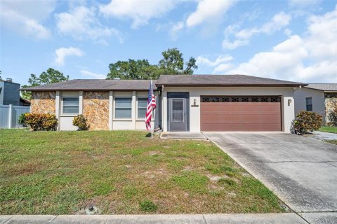House in Palm Harbor, Florida 3 bedrooms, 144.56 sq.m. № 1875828 - photo 1