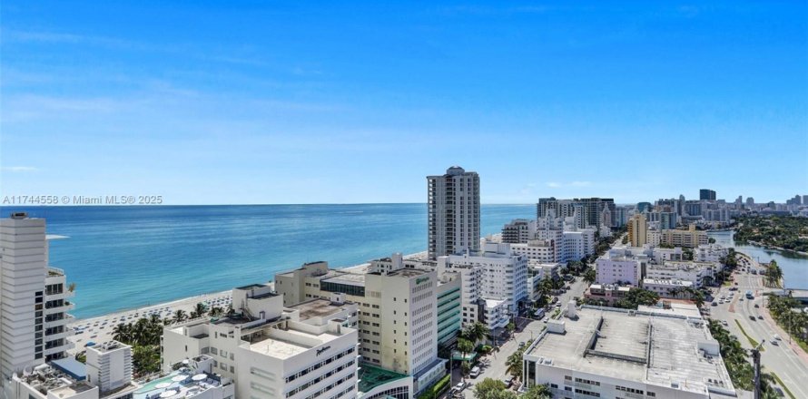 Кондоминиум с 2 спальнями в Майами-Бич, Флорида № 1958124