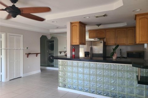 Condo in Miami Beach, Florida, 2 bedrooms  № 1981383 - photo 6