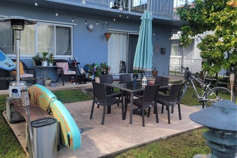 Condo in Miami Beach, Florida, 2 bedrooms  № 1981383 - photo 1