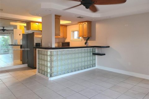 Condo in Miami Beach, Florida, 2 bedrooms  № 1981383 - photo 5