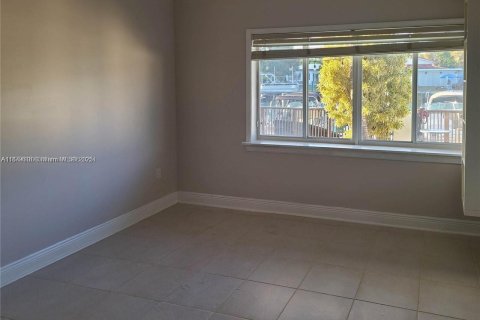 Condo in Miami Beach, Florida, 2 bedrooms  № 1981383 - photo 9