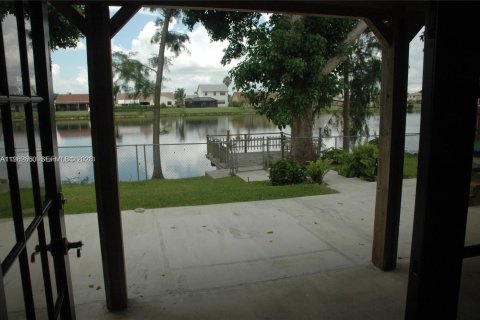 Villa ou maison à louer à Sunrise, Floride: 3 chambres, 150.78 m2 № 2023810 - photo 12