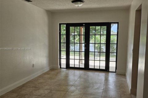 Villa ou maison à louer à Sunrise, Floride: 3 chambres, 150.78 m2 № 2023810 - photo 4