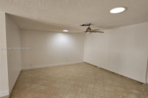 Villa ou maison à louer à Sunrise, Floride: 3 chambres, 150.78 m2 № 2023810 - photo 3