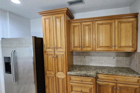 Villa ou maison à louer à Sunrise, Floride: 3 chambres, 150.78 m2 № 2023810 - photo 6