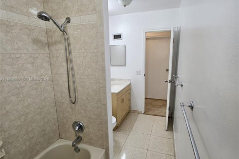 Villa ou maison à louer à Sunrise, Floride: 3 chambres, 150.78 m2 № 2023810 - photo 8