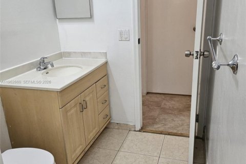 Villa ou maison à louer à Sunrise, Floride: 3 chambres, 150.78 m2 № 2023810 - photo 7