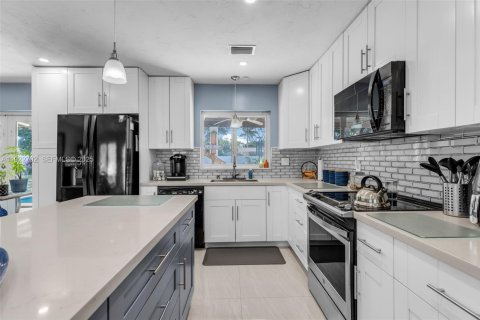 Casa en venta en Palmetto Bay, Florida, 4 dormitorios, 188.41 m2 № 1983512 - foto 6