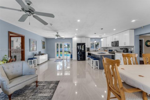 Casa en venta en Palmetto Bay, Florida, 4 dormitorios, 188.41 m2 № 1983512 - foto 5